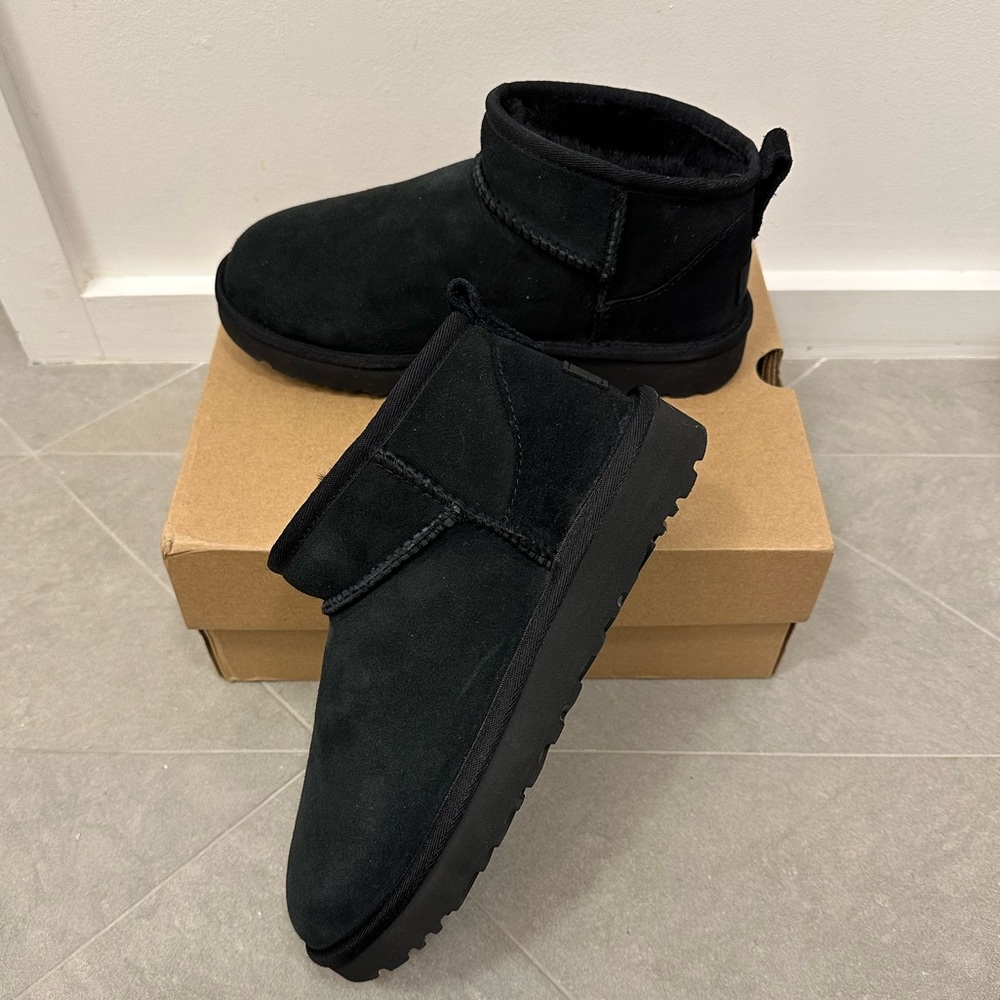 UGG Ultra Mini Boots BLACK 7 NIB
